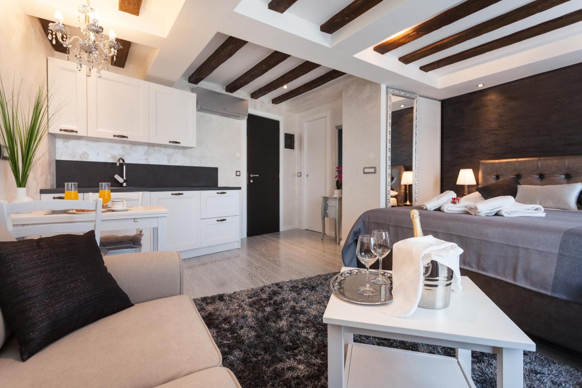 Royal Apartments Rovinj Luaran gambar