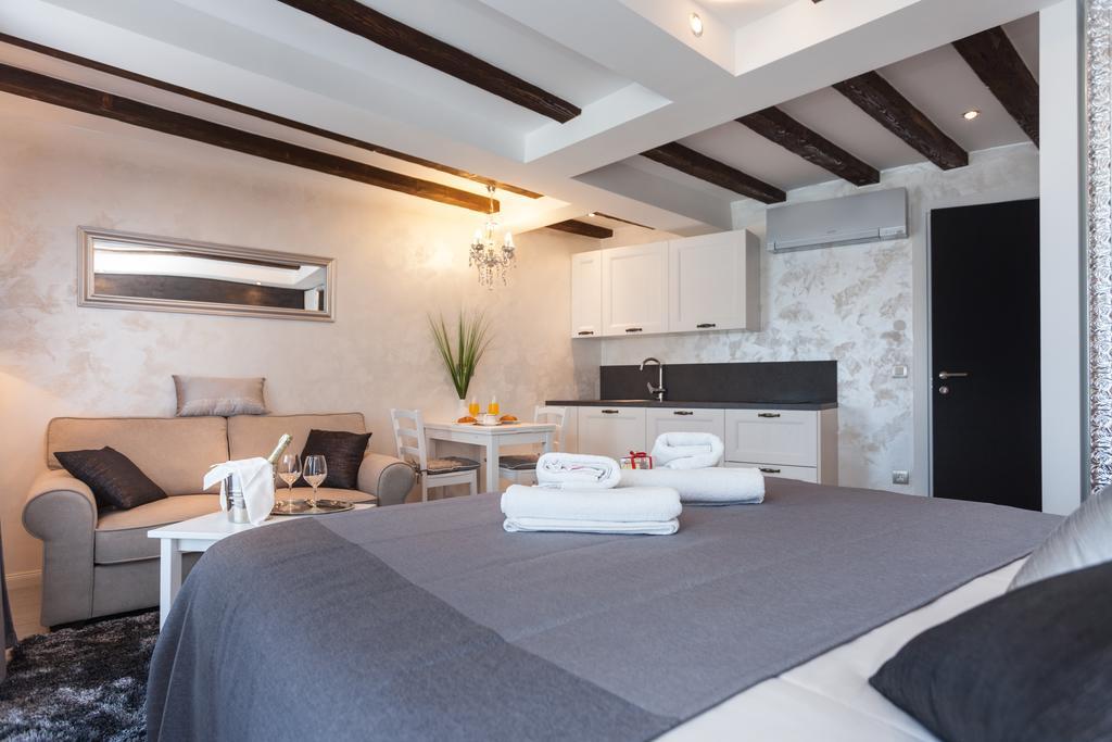 Royal Apartments Rovinj Luaran gambar
